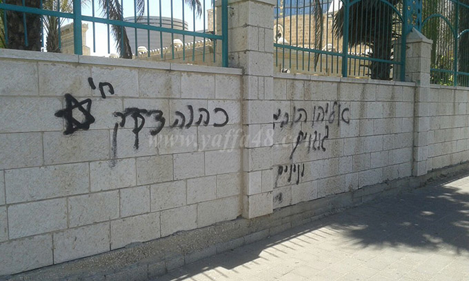 صور: اعتداءات متكررة على مسجد حسن بك تحت سمع ومرأى الشرطة 